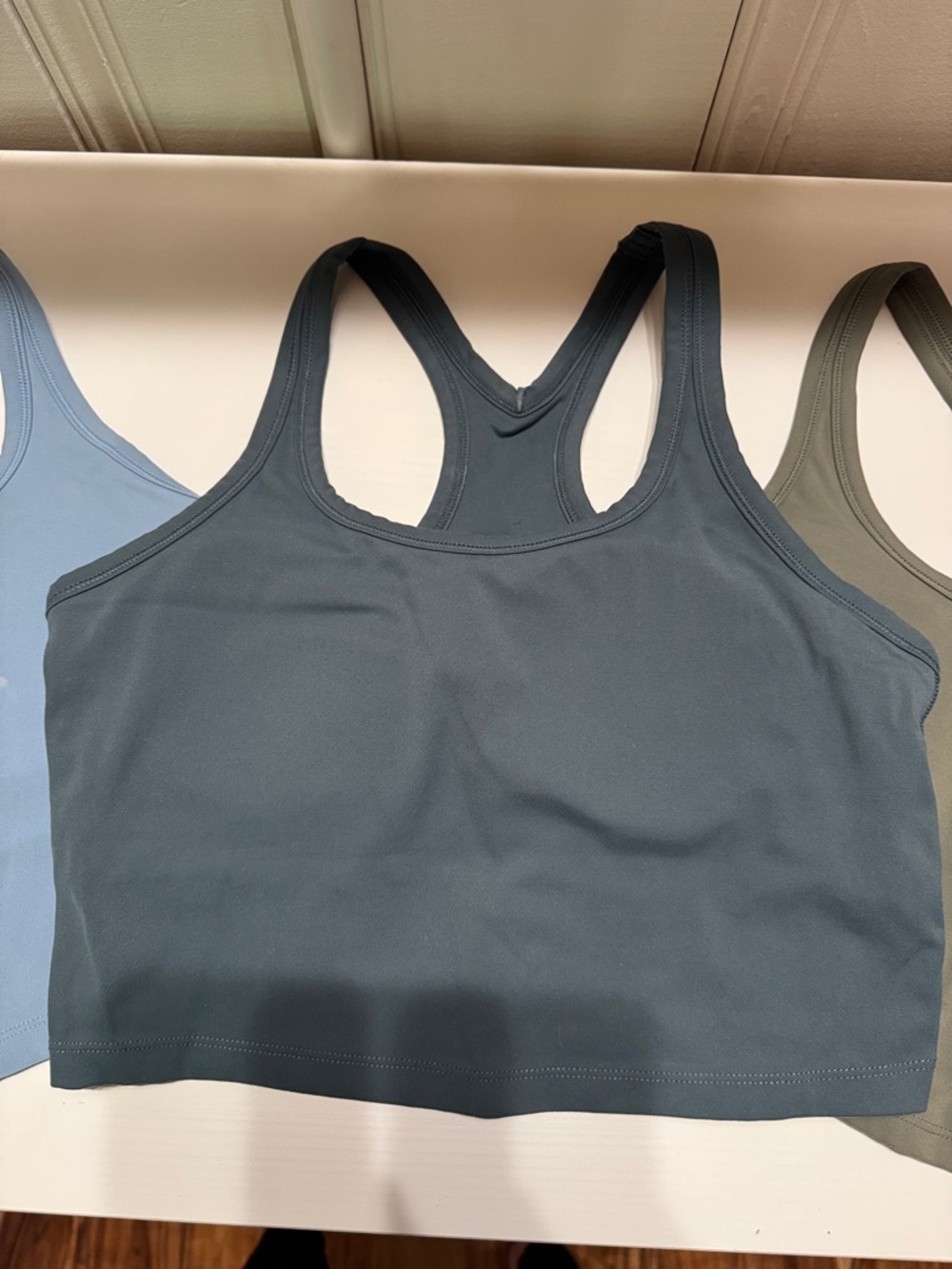 Cropped Tank top bundle - Picture 3 of 5